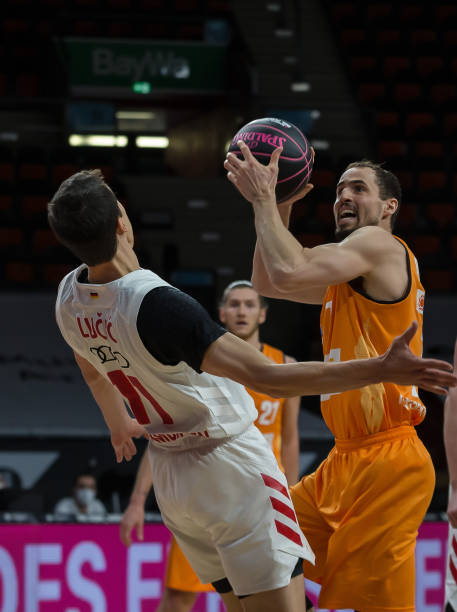 的队友们深 的队友们深