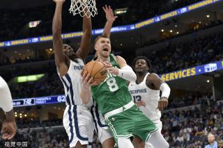 在足球比赛 在足球比赛